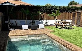 Logement avec piscine privée chauffée